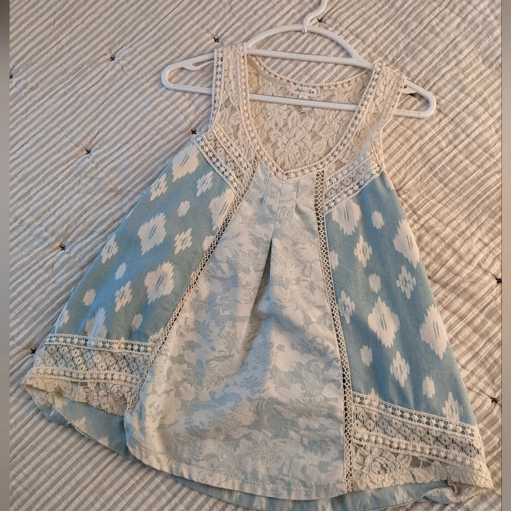 Skylar + Jade Tank with Lace Detail Size Medium